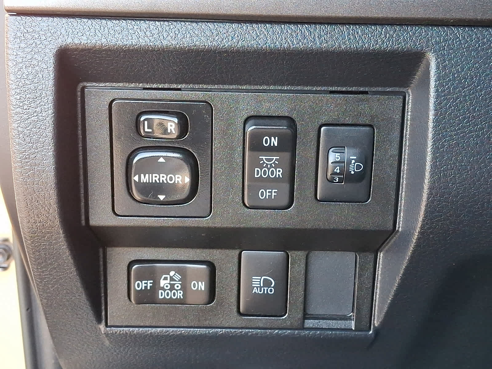 Used 2019 Toyota Tundra SR5 AWD/4WD image 28
