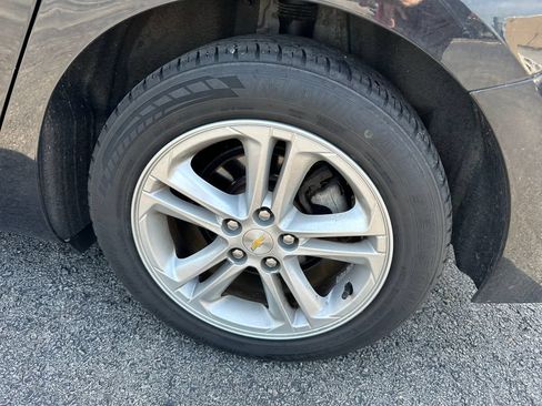 Used 2018 Chevrolet Cruze LT w/ Convenience Package FWD image 19