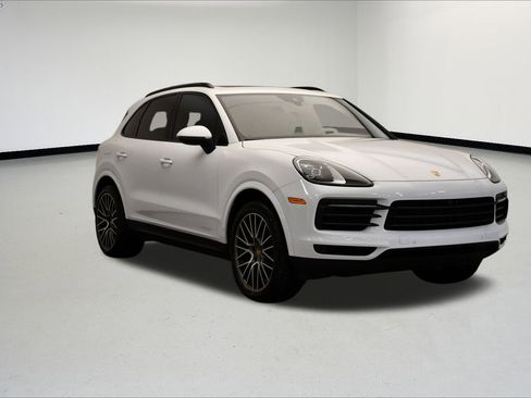 Used 2023 Porsche Cayenne Platinum Edition image 9