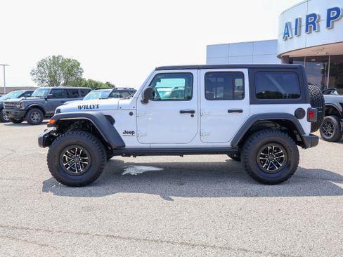 Used 2024 Jeep Wrangler Unlimited Sport AWD/4WD image 2