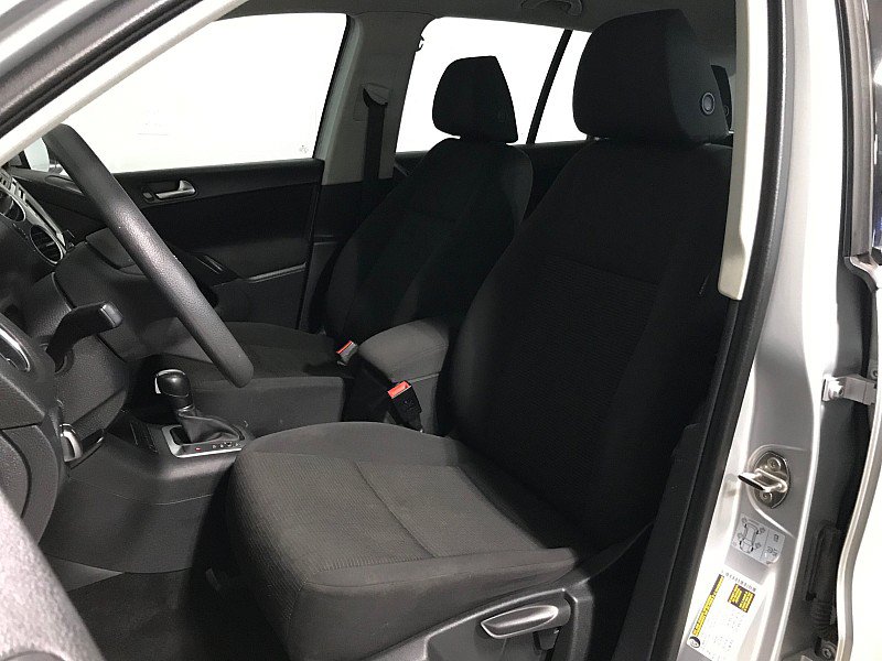 Used 2017 Volkswagen Tiguan Limited w/ Alloy Wheels Package AWD/4WD image 11