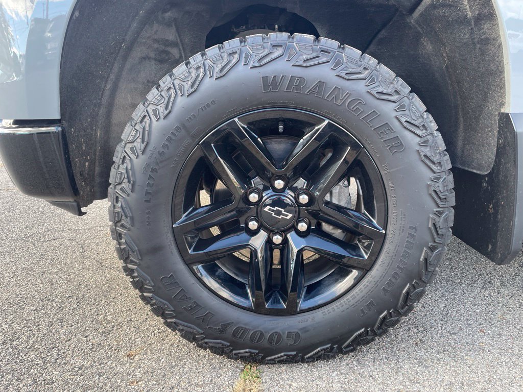 Used 2025 Chevrolet Silverado 1500 Custom Trail Boss w/ LPO, Dark Essentials Package AWD/4WD image 9