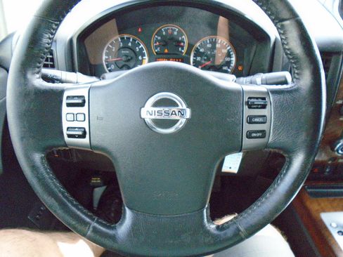 Used 2011 Nissan Titan SL w/ SL Technology Pkg AWD/4WD image 15