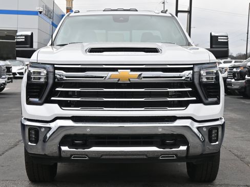 New 2026 Chevrolet Silverado 2500 LTZ w/ LTZ Premium Package AWD/4WD image 3