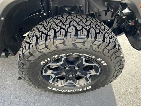 Used 2023 Jeep Wrangler Unlimited Rubicon 4xe w/ Steel Bumper Group AWD/4WD image 13