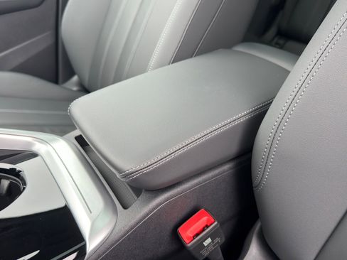 Used 2025 Audi Q5 Premium w/ Convenience Package image 15