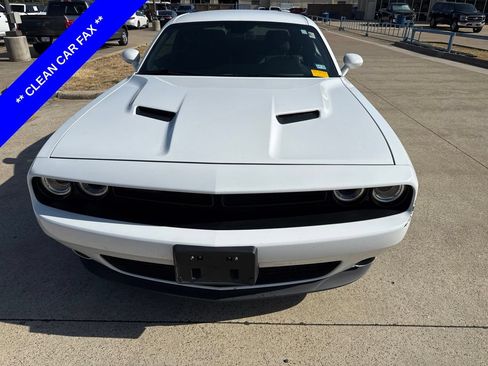 Used 2019 Dodge Challenger SXT w/ Driver Convenience Group RWD image 2