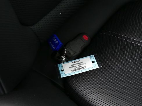 New 2026 Porsche Macan image 4