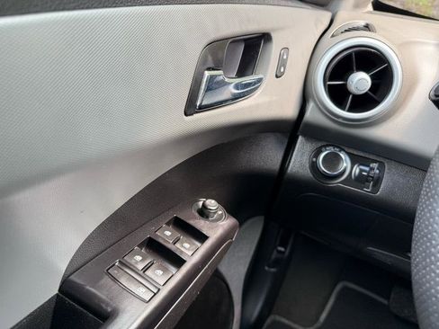 Used 2020 Chevrolet Sonic LT image 21