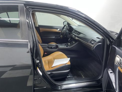 Used 2017 Lexus CT 200h w/ Accessory Package 2 image 26