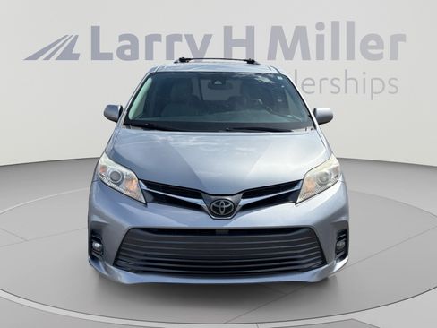 Used 2018 Toyota Sienna XLE FWD image 8