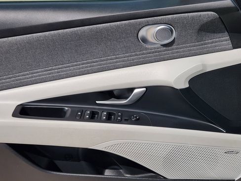 Used 2024 Hyundai Elantra Limited image 29