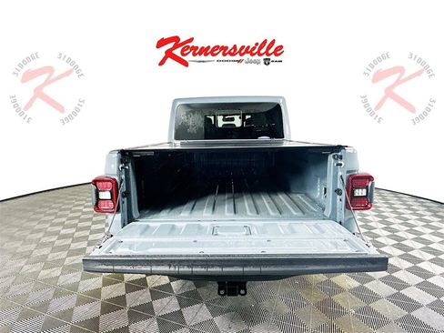 New 2025 Jeep Gladiator Mojave image 16