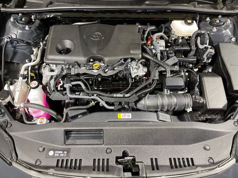 Used 2025 Toyota Camry SE FWD image 9
