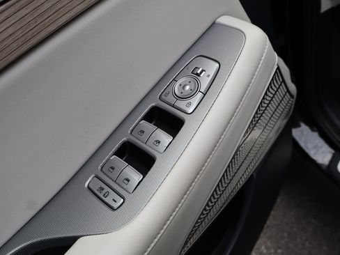 Used 2022 Hyundai Palisade Limited FWD image 19