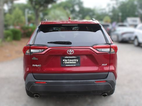 Used 2019 Toyota RAV4 XLE FWD image 8