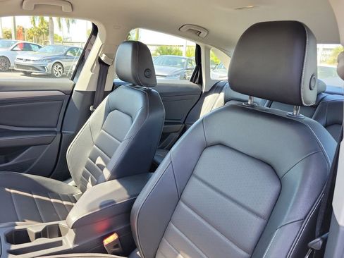 Used 2024 Volkswagen Jetta SE FWD image 21
