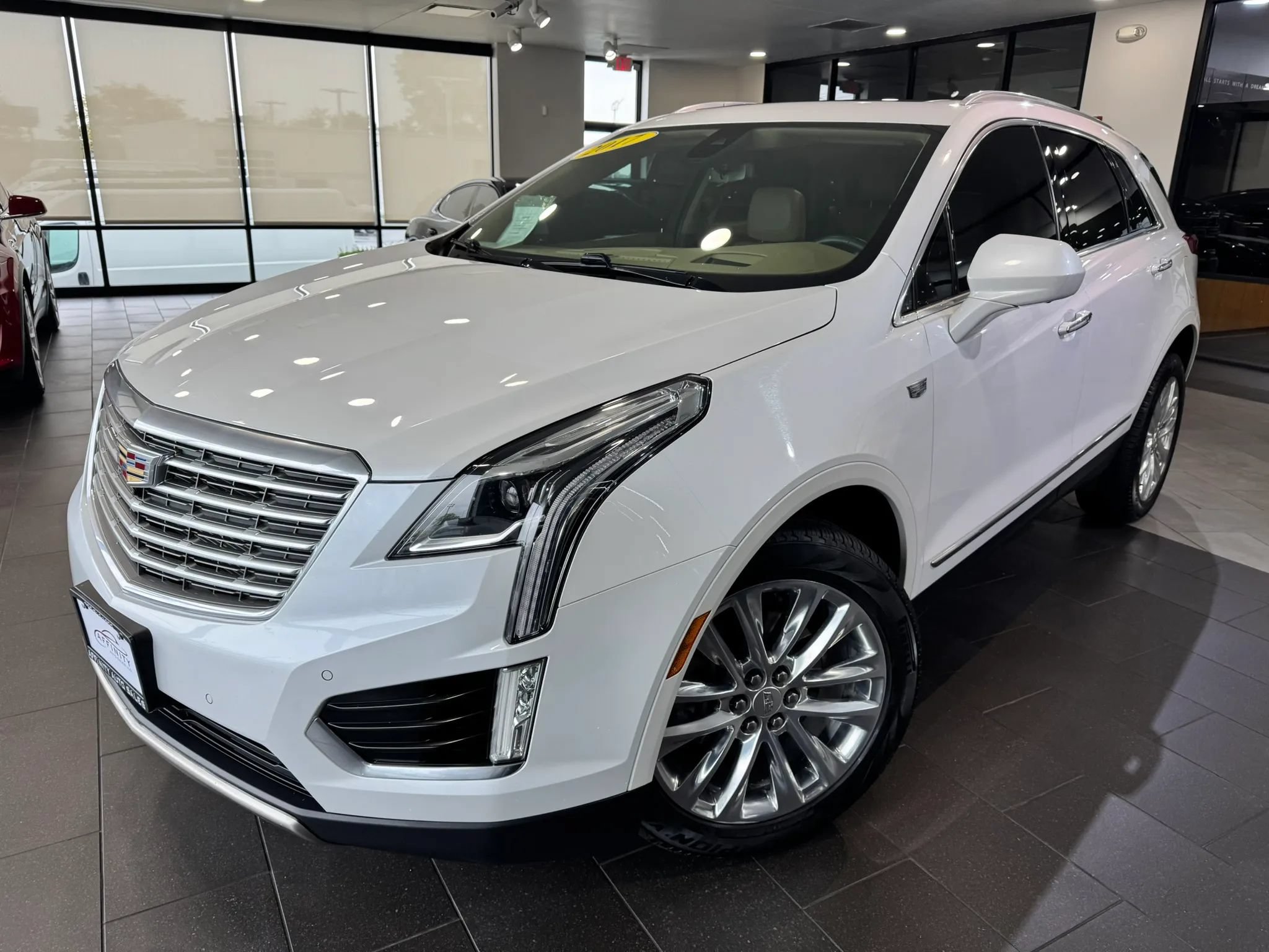 Used 2017 Cadillac XT5 Platinum AWD/4WD image 1