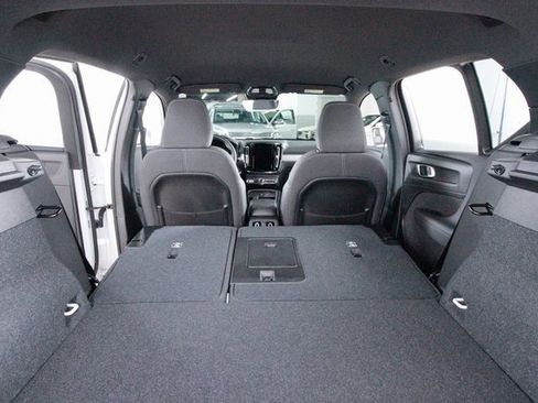 Certified 2025 Volvo XC40 B5 Core w/ Climate Package image 30