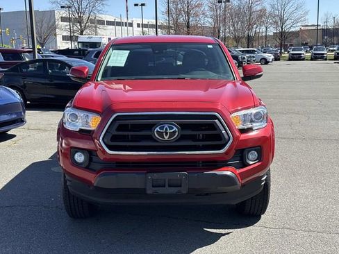 Used 2022 Toyota Tacoma SR5 w/ Technology Package image 6