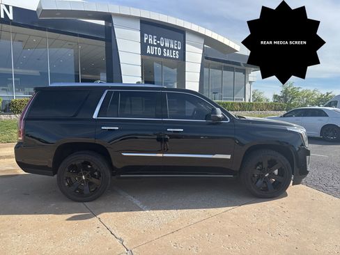 Used 2019 Cadillac Escalade Premium Luxury AWD/4WD image 2