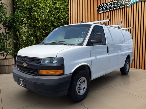 Used 2021 Chevrolet Express 2500 RWD image 2