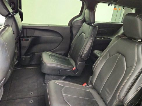 Used 2021 Chrysler Pacifica Touring-L w/ Premium & Safety Sphere Group AWD/4WD image 21
