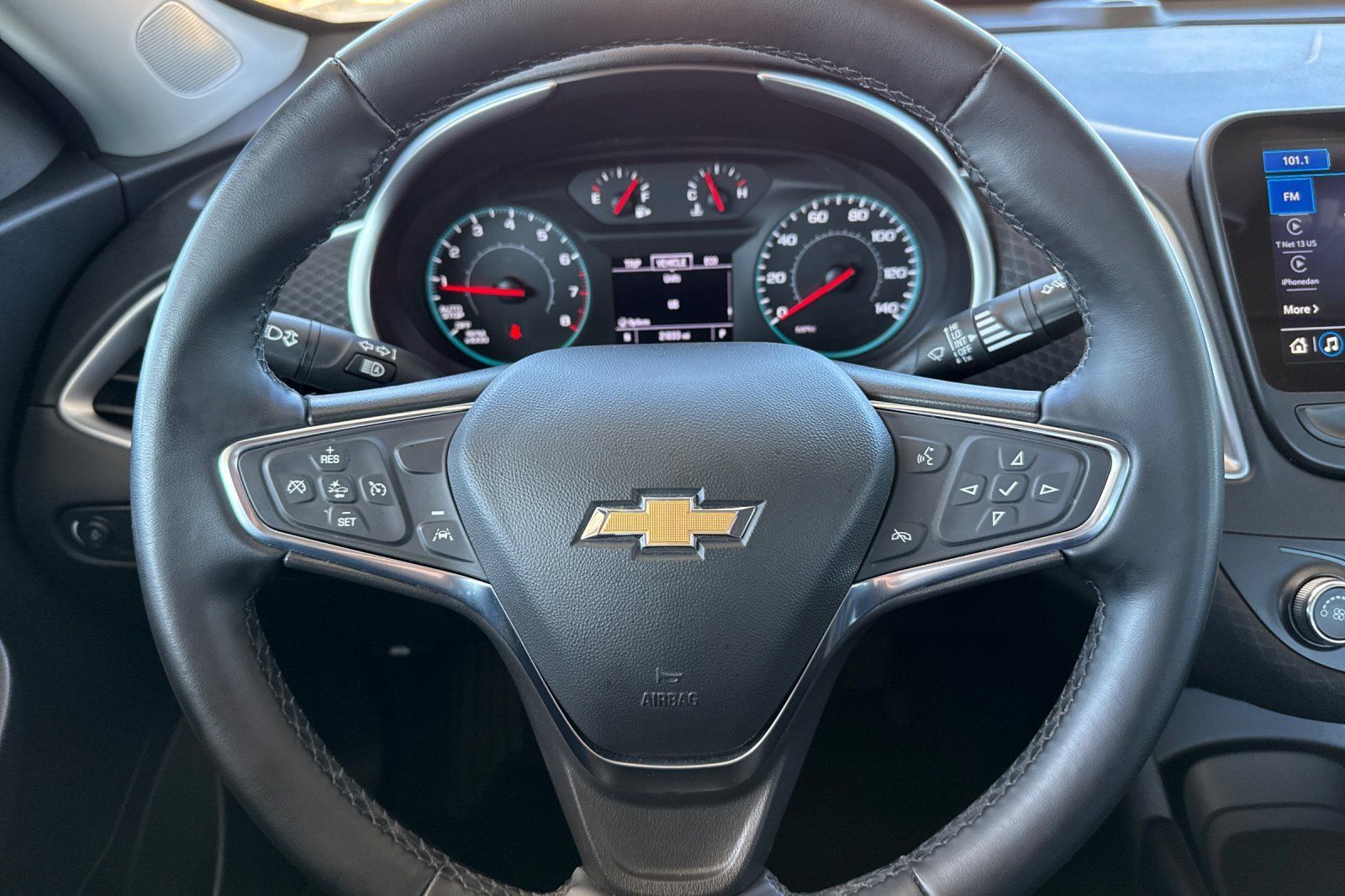 Used 2025 Chevrolet Malibu RS FWD image 32