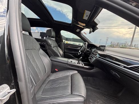 Used 2018 BMW 750i xDrive AWD/4WD image 10