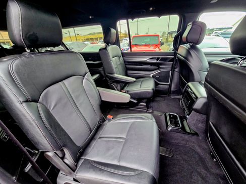 Used 2024 Jeep Wagoneer L Series II w/ Convenience Group I image 23