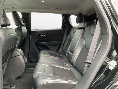 Used 2020 Jeep Cherokee Trailhawk w/ Cold Weather Group image 13