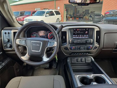 Used 2016 GMC Sierra 2500 Denali w/ Duramax Plus Package AWD/4WD image 9