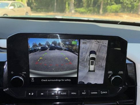 Certified 2024 Nissan Pathfinder SL image 17