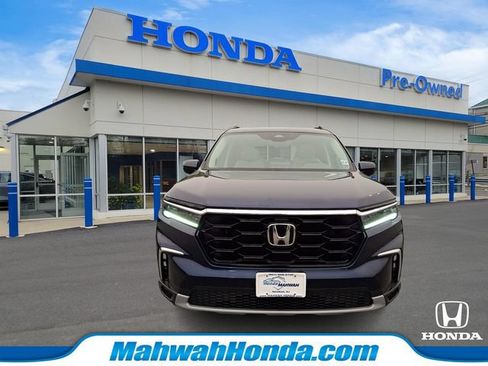 Used 2024 Honda Pilot Touring image 2