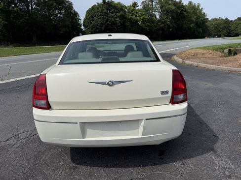 Used 2007 Chrysler 300 Touring L RWD image 6