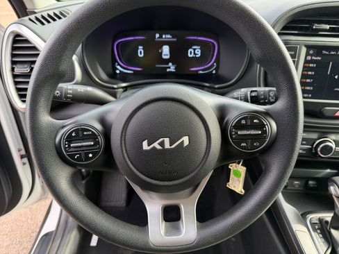 Used 2025 Kia Soul LX w/ LX Technology Package image 25