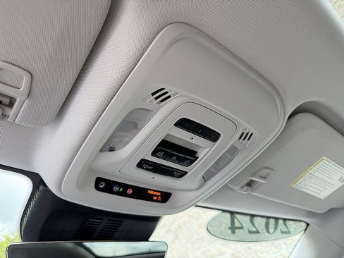 Used 2024 Buick Envision Avenir AWD/4WD image 24