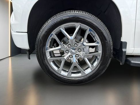 Certified 2023 Chevrolet Silverado 1500 High Country w/ Technology Package AWD/4WD image 10