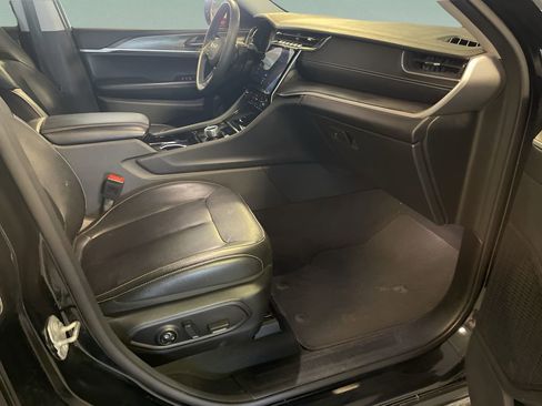 Used 2023 Jeep Grand Cherokee Limited image 19