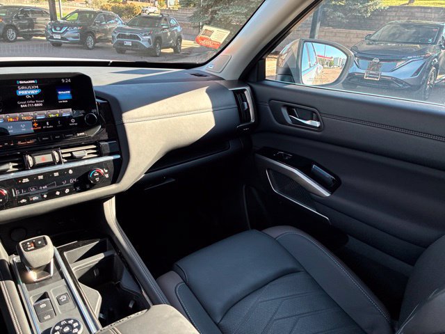 Certified 2025 Nissan Pathfinder Platinum w/ Cargo Package AWD/4WD image 27