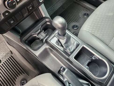 Used 2022 Toyota Tacoma SR AWD/4WD image 19