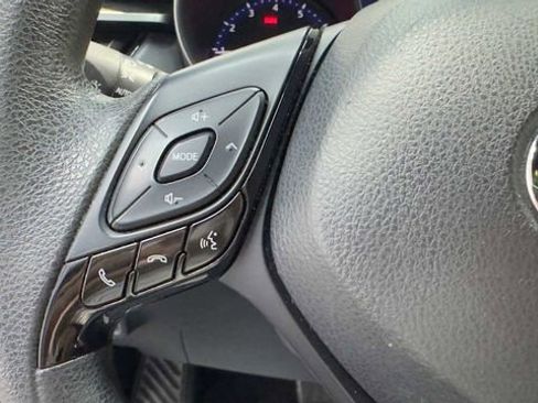 Used 2019 Toyota C-HR LE FWD image 25