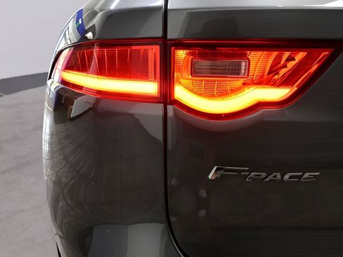 Used 2017 Jaguar F-PACE Prestige AWD/4WD image 39