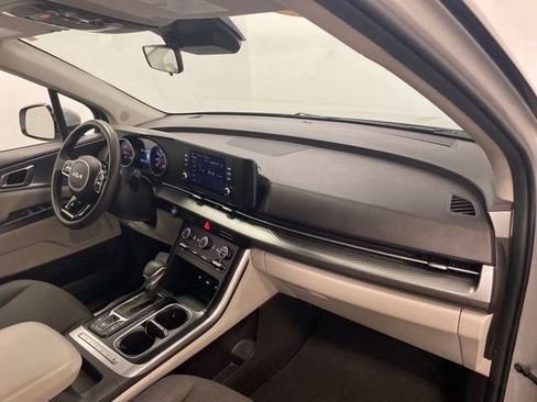 Used 2023 Kia Carnival LX FWD image 23
