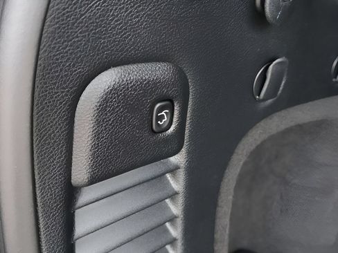 Used 2020 Jeep Grand Cherokee Overland AWD/4WD image 16