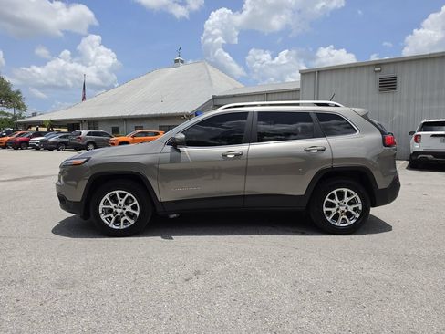 Certified 2018 Jeep Cherokee Latitude AWD/4WD image 6