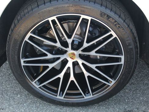 Certified 2026 Porsche Macan AWD/4WD image 15