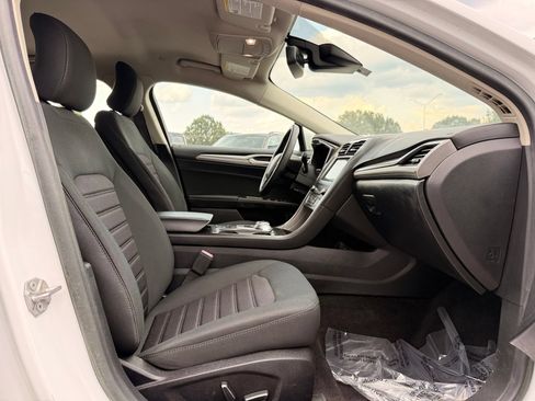 Used 2019 Ford Fusion SE FWD image 18