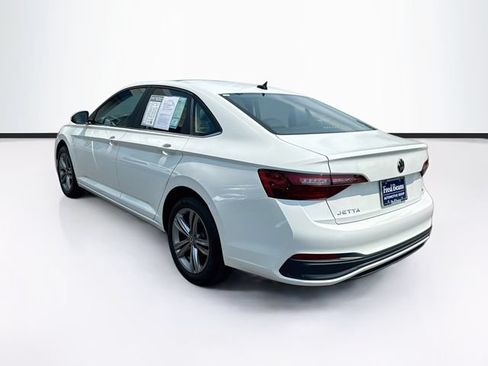 Used 2023 Volkswagen Jetta SE FWD image 7