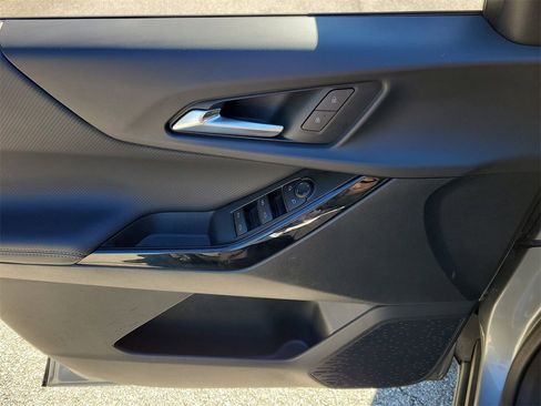 Used 2025 Chevrolet Equinox LT image 12